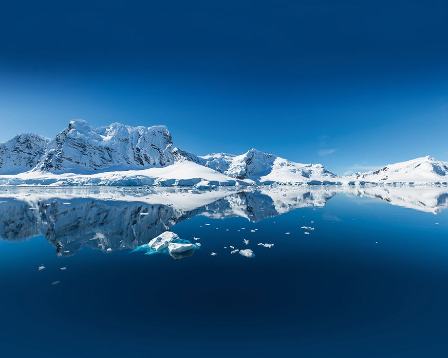 Snow and ices of the Antarctic islands