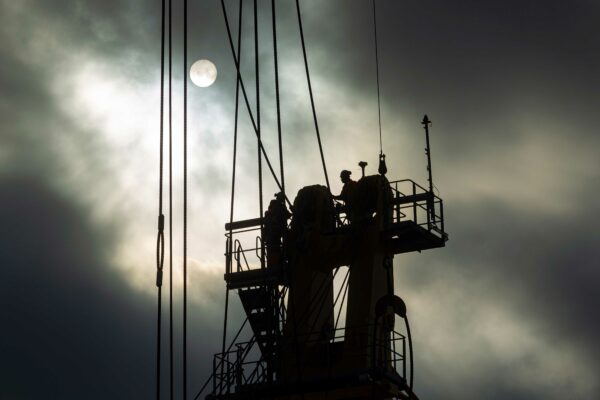 To avoid traffic obstruction, the crane transfer was carried out in the night.