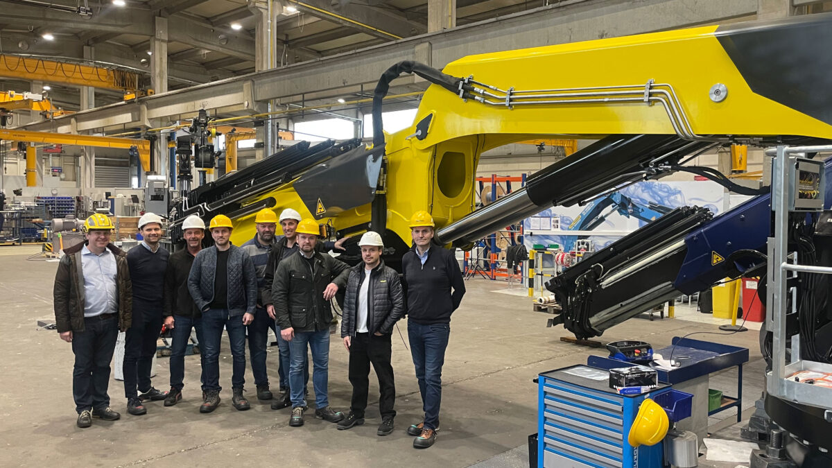 The PALFINGER MARINE and Bergen Hydraulic project teams celebrate a successful FAT at the production site in Maribor, Slovenia