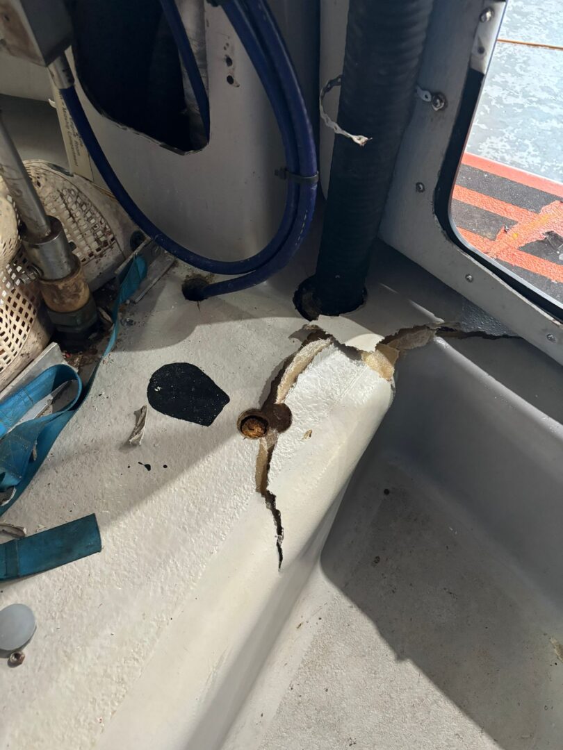 Picture of cracks within the lifeboat